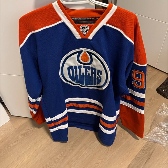 Signed Magnus Paajarvi Oilers Jersey - Picture 3 of 6